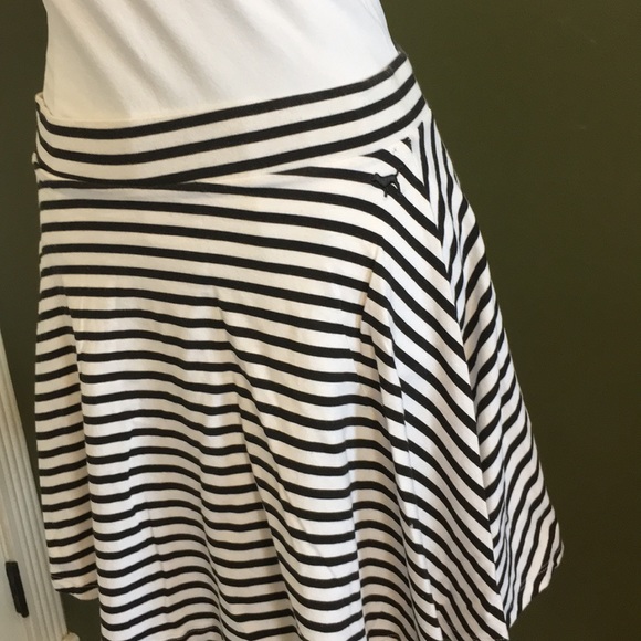 Pink VS pull on skirt - Picture 3 of 5